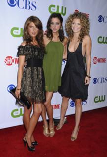 Shenae Grimes-Beech feet photo thumbnail