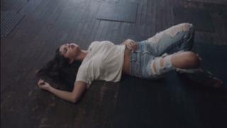 Selena Gomez feet photo thumbnail