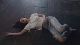Selena Gomez feet photo thumbnail