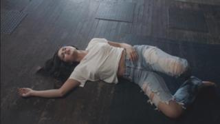 Selena Gomez feet photo thumbnail