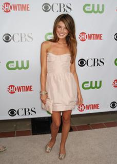 Shenae Grimes-Beech feet photo thumbnail