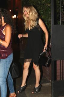 Jennifer Lawrence feet photo thumbnail