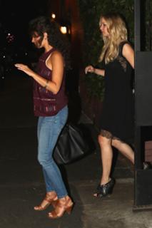 Jennifer Lawrence feet photo thumbnail