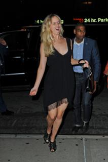 Jennifer Lawrence feet photo thumbnail