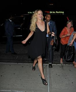 Jennifer Lawrence feet photo thumbnail