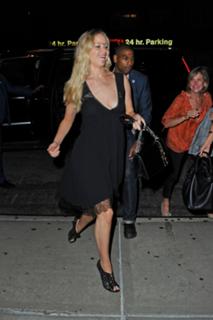 Jennifer Lawrence feet photo thumbnail