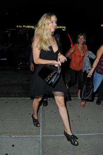 Jennifer Lawrence feet photo thumbnail