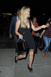 Jennifer Lawrence feet photo thumbnail