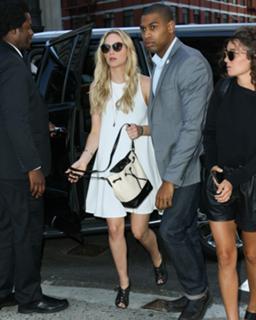 Jennifer Lawrence feet photo thumbnail