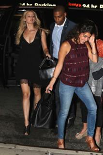 Jennifer Lawrence feet photo thumbnail