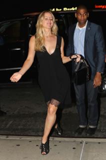 Jennifer Lawrence feet photo thumbnail