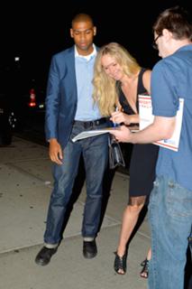 Jennifer Lawrence feet photo thumbnail