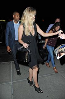 Jennifer Lawrence feet photo thumbnail