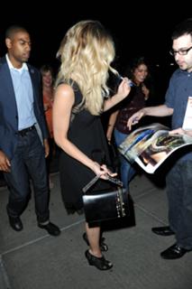 Jennifer Lawrence feet photo thumbnail