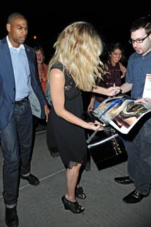 Jennifer Lawrence feet photo thumbnail