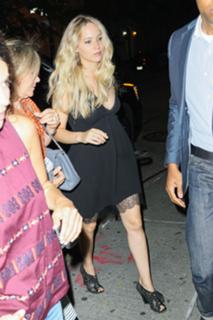Jennifer Lawrence feet photo thumbnail