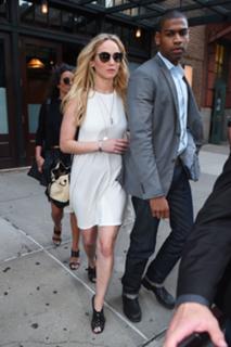 Jennifer Lawrence feet photo thumbnail