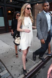 Jennifer Lawrence feet photo thumbnail