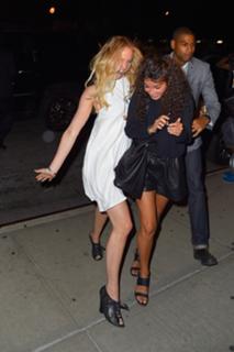 Jennifer Lawrence feet photo thumbnail
