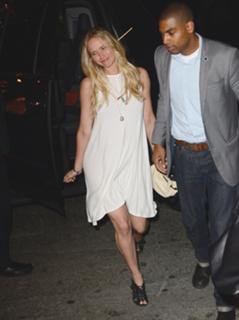 Jennifer Lawrence feet photo thumbnail