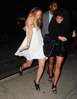 Jennifer Lawrence feet photo thumbnail