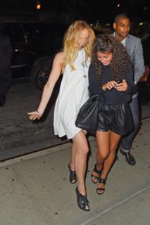 Jennifer Lawrence feet photo thumbnail