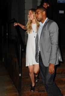 Jennifer Lawrence feet photo thumbnail