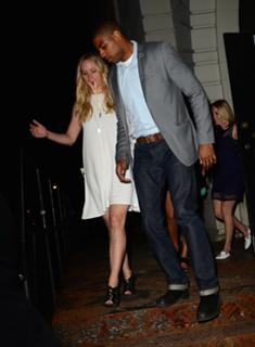 Jennifer Lawrence feet photo thumbnail