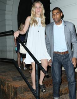 Jennifer Lawrence feet photo thumbnail