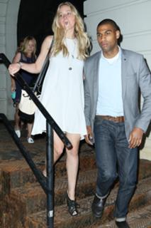 Jennifer Lawrence feet photo thumbnail