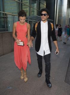 Lucy Mecklenburgh feet photo thumbnail