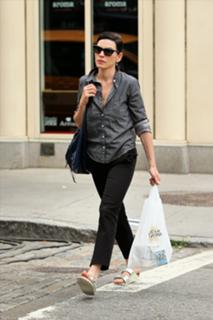 Julianna Margulies feet photo thumbnail