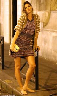 Gisele Bündchen feet photo thumbnail