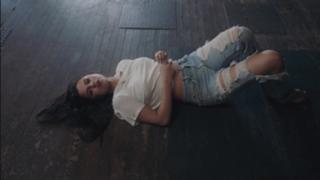 Selena Gomez feet photo thumbnail