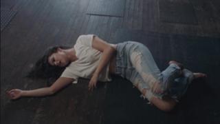 Selena Gomez feet photo thumbnail