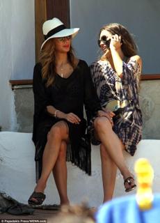 Nicole Scherzinger feet photo thumbnail