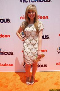 Jennette McCurdy feet photo thumbnail