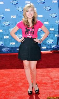 Jennette McCurdy feet photo thumbnail