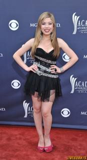 Jennette McCurdy feet photo thumbnail