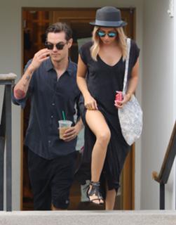Ashley Tisdale feet photo thumbnail