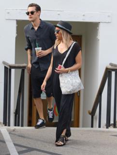 Ashley Tisdale feet photo thumbnail