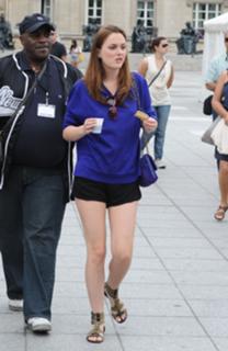 Leighton Meester feet photo thumbnail