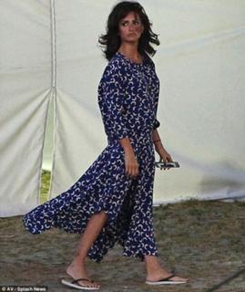 Penélope Cruz feet photo thumbnail