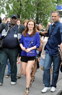 Leighton Meester feet photo thumbnail