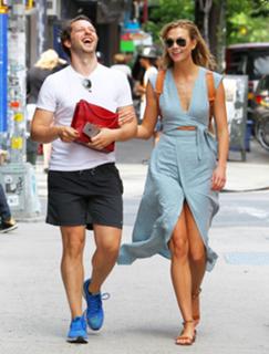 Karlie Kloss feet photo thumbnail