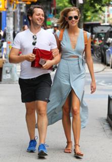 Karlie Kloss feet photo thumbnail
