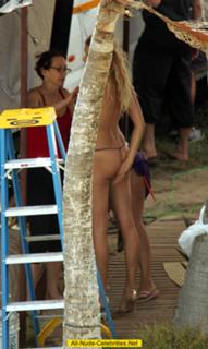 Karolina Kurkova feet photo thumbnail