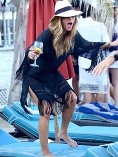 Nicole Scherzinger feet photo thumbnail