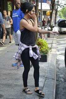 Vanessa Hudgens feet photo thumbnail