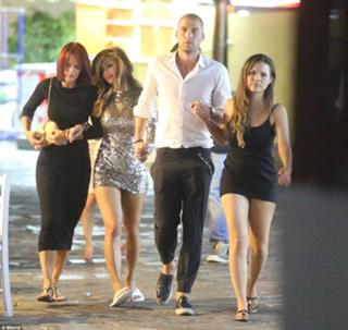 Nicole Scherzinger feet photo thumbnail